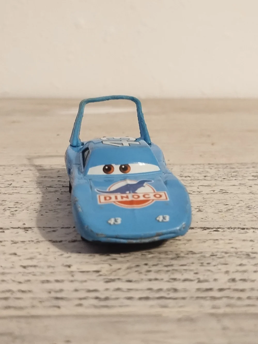Disney Pixar Cars #43 Dinoco The King Metal Die-cast 1970 Plymouth Superbird
